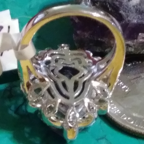 Sterling Silver African Oval Cut Amethyst & White Zircon  NWT- GORGEOUS, AFRICAN AMETHYST, WHITE ZIRCON. STERLING RING. SIZE 6